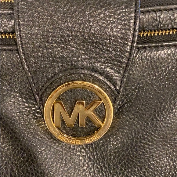 Authentic Michael Kors Double Zipper Crossbody - Picture 2 of 7